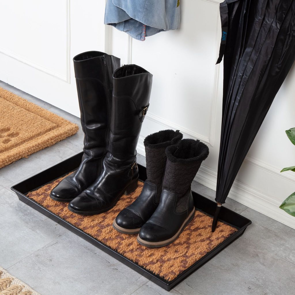 http://www.naturalrugco.com/cdn/shop/products/metal-boot-tray-with-brown-tan-coir-insert1_1200x1200.jpg?v=1637871385